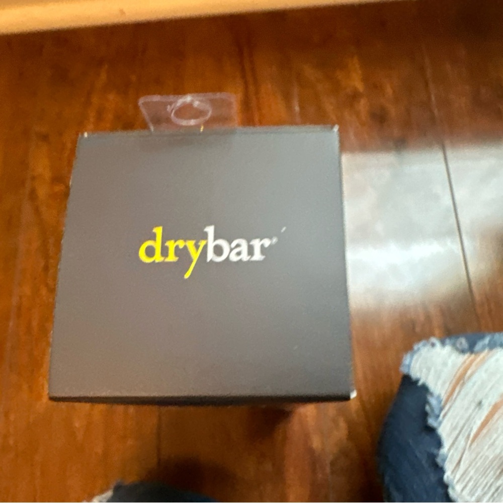Drybar Styling Tool with Yellow Accent 2.75” Ceramic Barrel- New - Picture 4 of 6